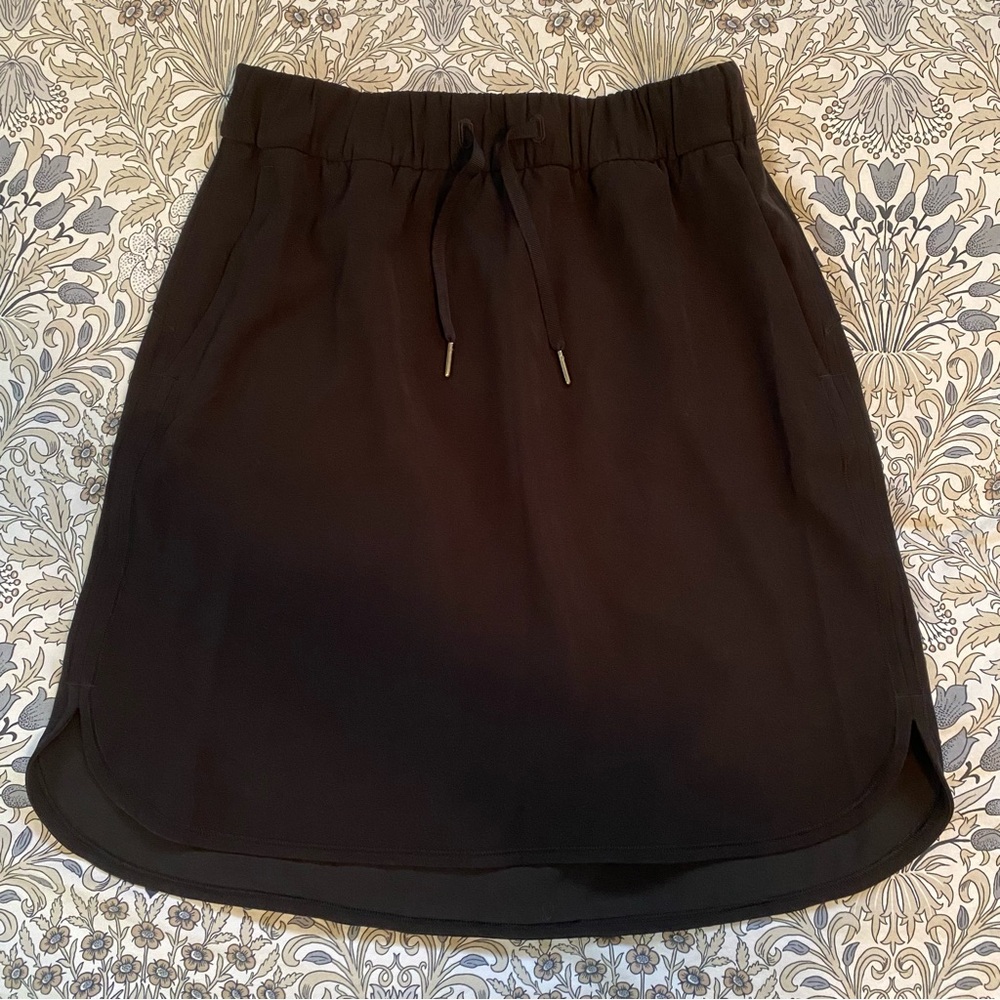 Lululemon Black Women's Skirt size 8